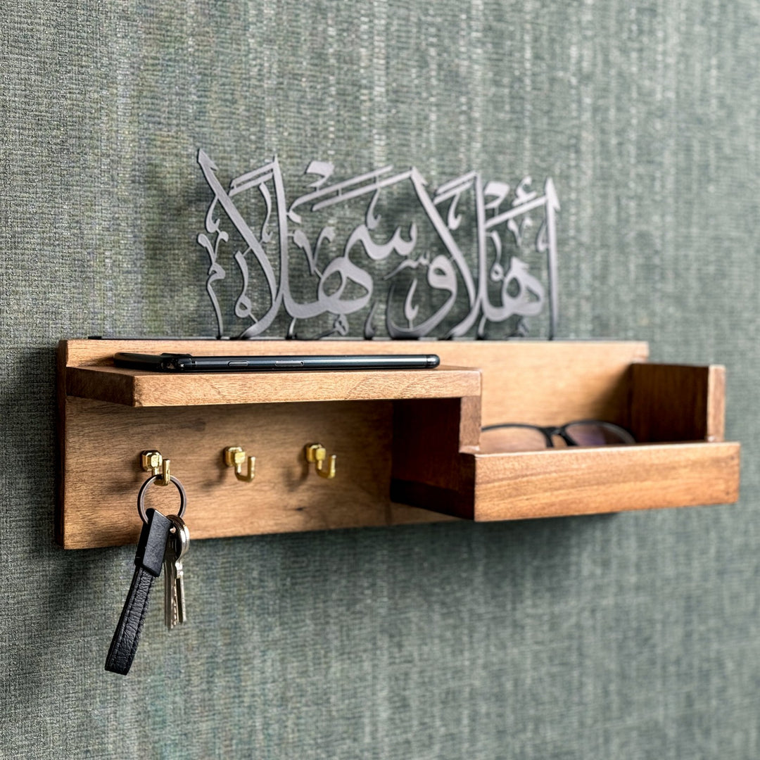 ahsap-anahtarlik-ev-icin-arapca-ehlen-ve-sehlen-yazili-ahsap-duvar-dekoru-ile-modern-tarz-islamicwallart