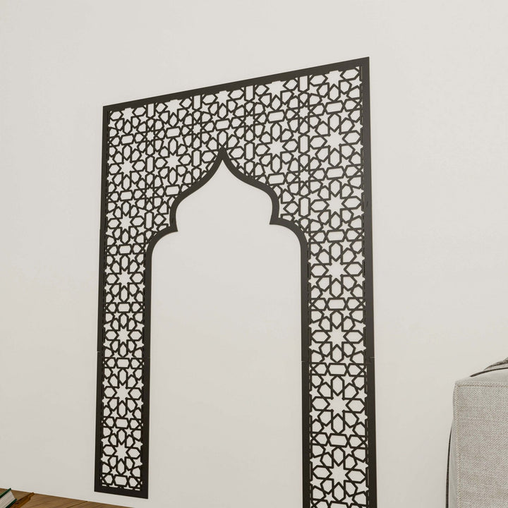 geometrik-ahsap-mihrap-islami-duvar-tasarimi-ibadet-kosesi-islamicwallarttr