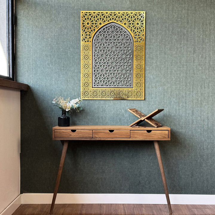 altin-detayli-geometrik-mihrap-tasarimli-metal-duvar-susu-islamicwallart