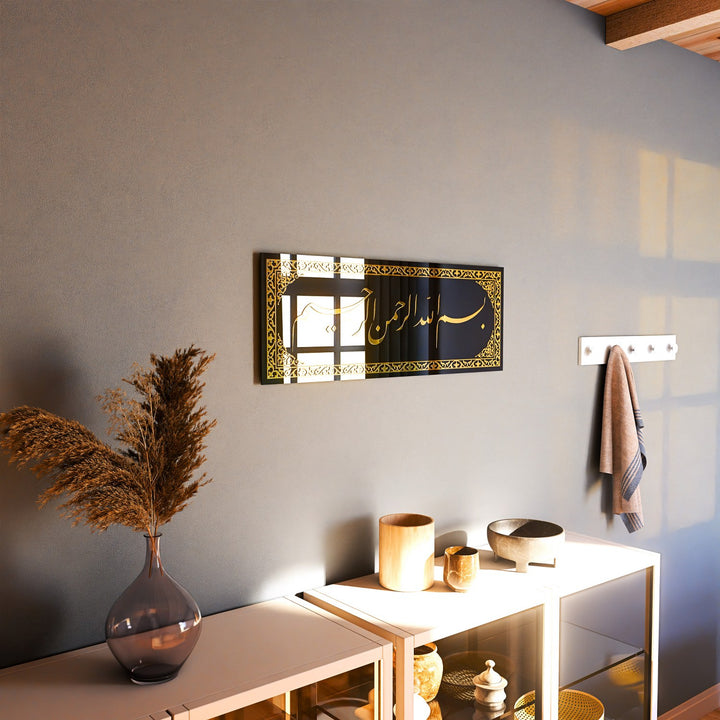 besmele-cam-tablo-altin-akrilik-hat-sanati-modern-ic-mekan-dekorasyonu-islamicwallarttr