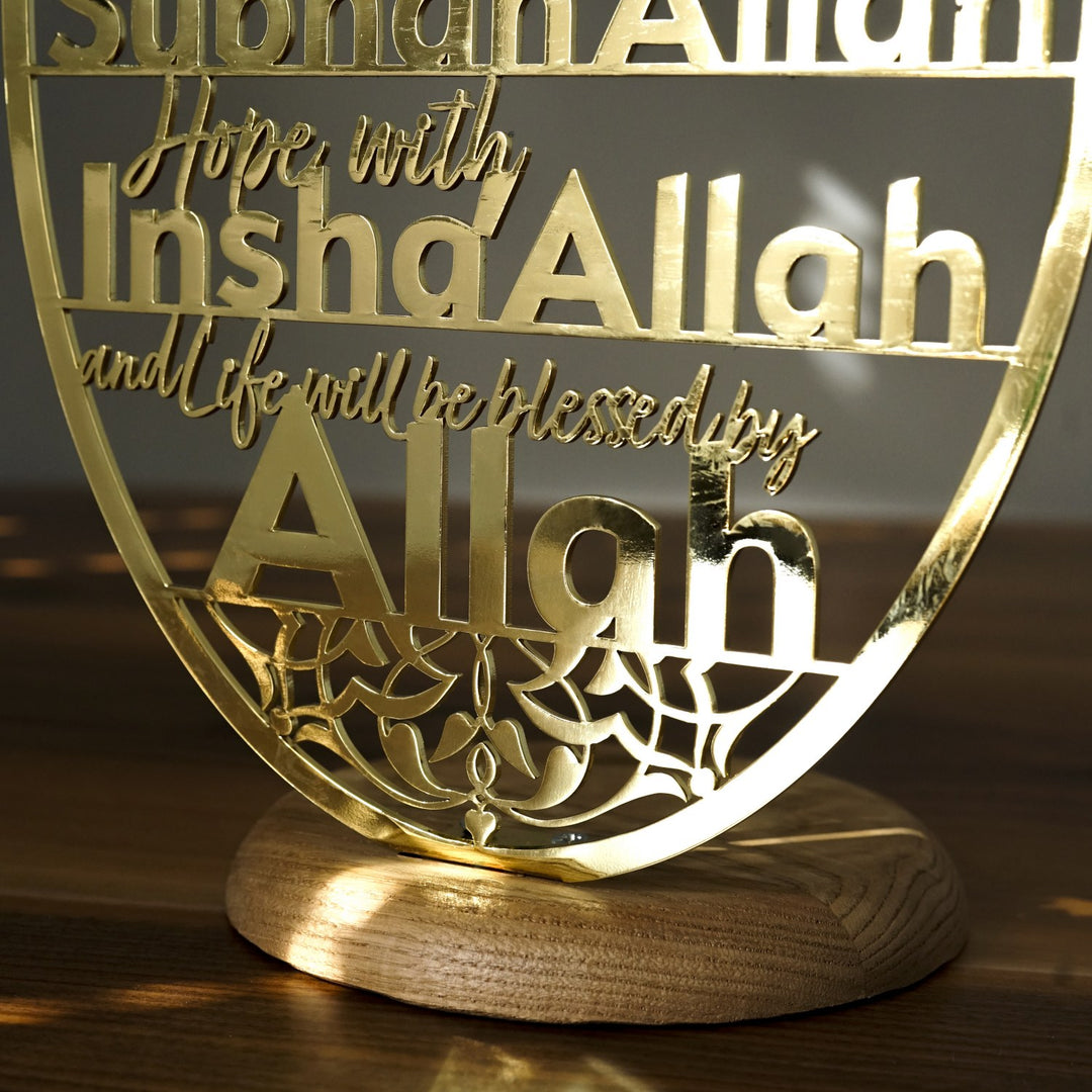 bismillah elhamdulillah subhanallah insallah yazili islami mumluk yakin cekim ile parlak altin metal ve ahsap tabla detaylarina odaklanmis islamicwallarttr
