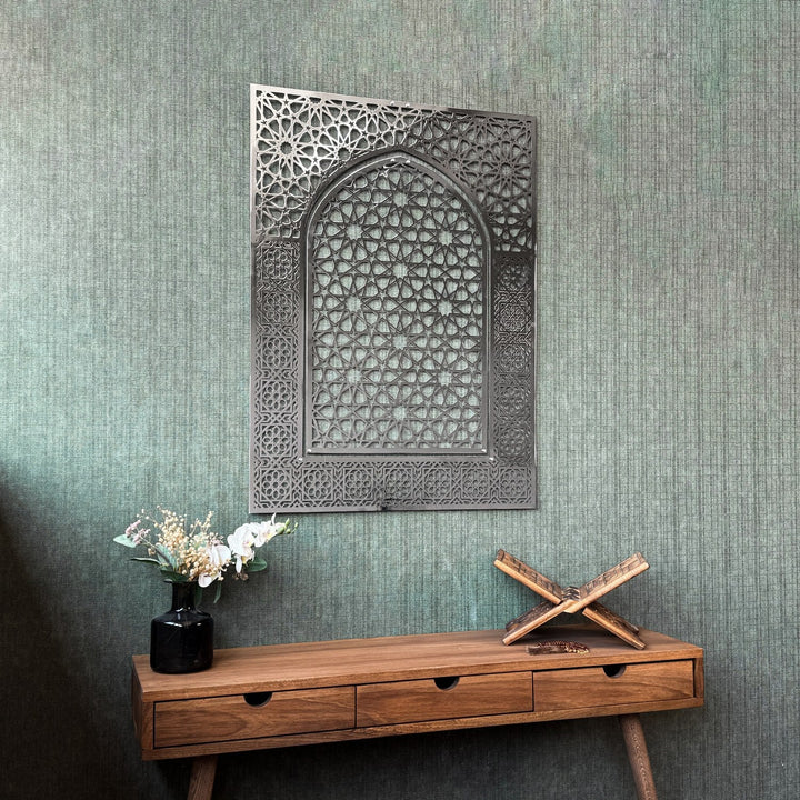gumus-renk-geometrik-desenli-mihrap-metal-islami-ev-dekorasyonu-islamicwallart