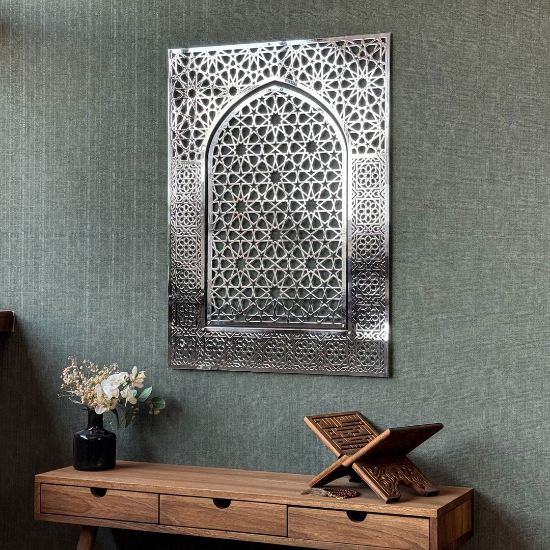 gumus-renkli-zarif-mihrap-tasarimli-metal-duvar-susu-modern-dekorasyon-islamicwallart