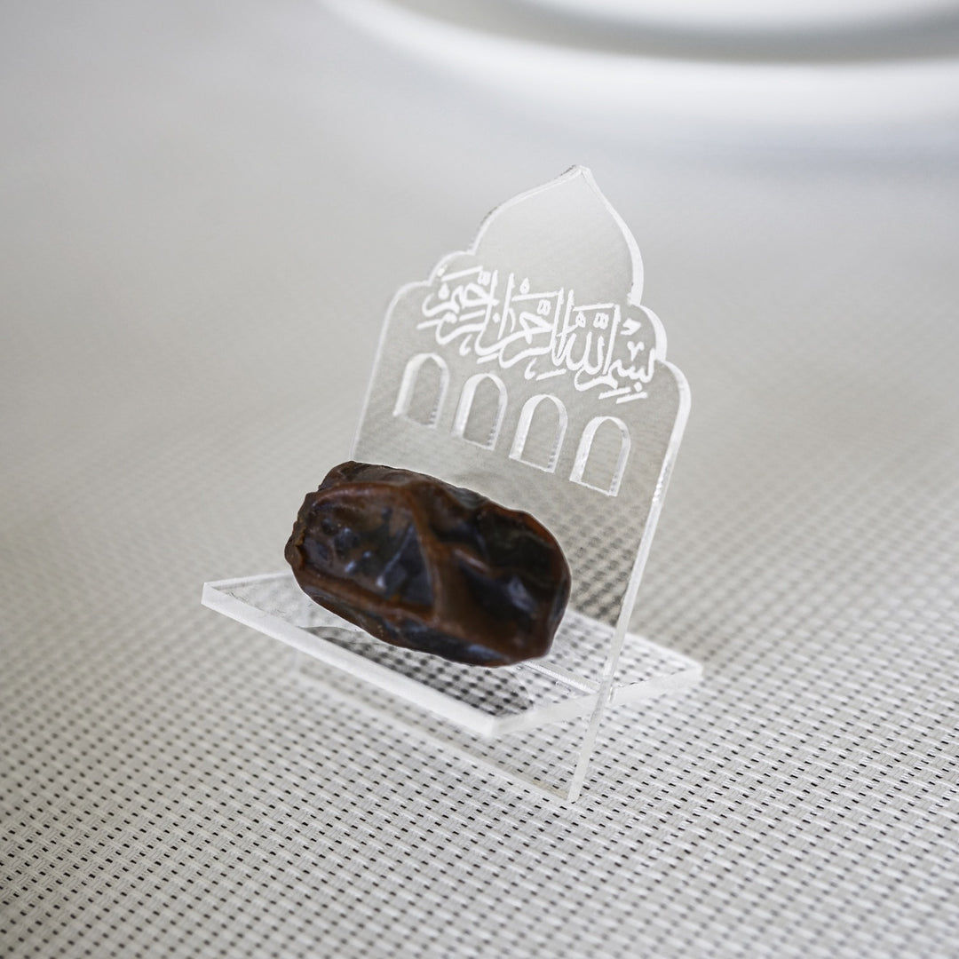dekoratif-seffaf-akrilik-hurmalik-kubbe-sekilli-tasarim-besmele-motifli-iftar-masasi-urunleri-islamicwallarttr