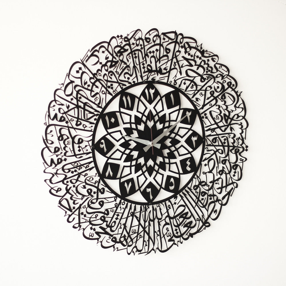 ayetel-kursi-dekoratif-duvar-saati-modern-metal-tasarim-ile-evinizin-salonlarina-estetik-ve-manevi-bir-dokunus-ekleyin-islamicwallarttr