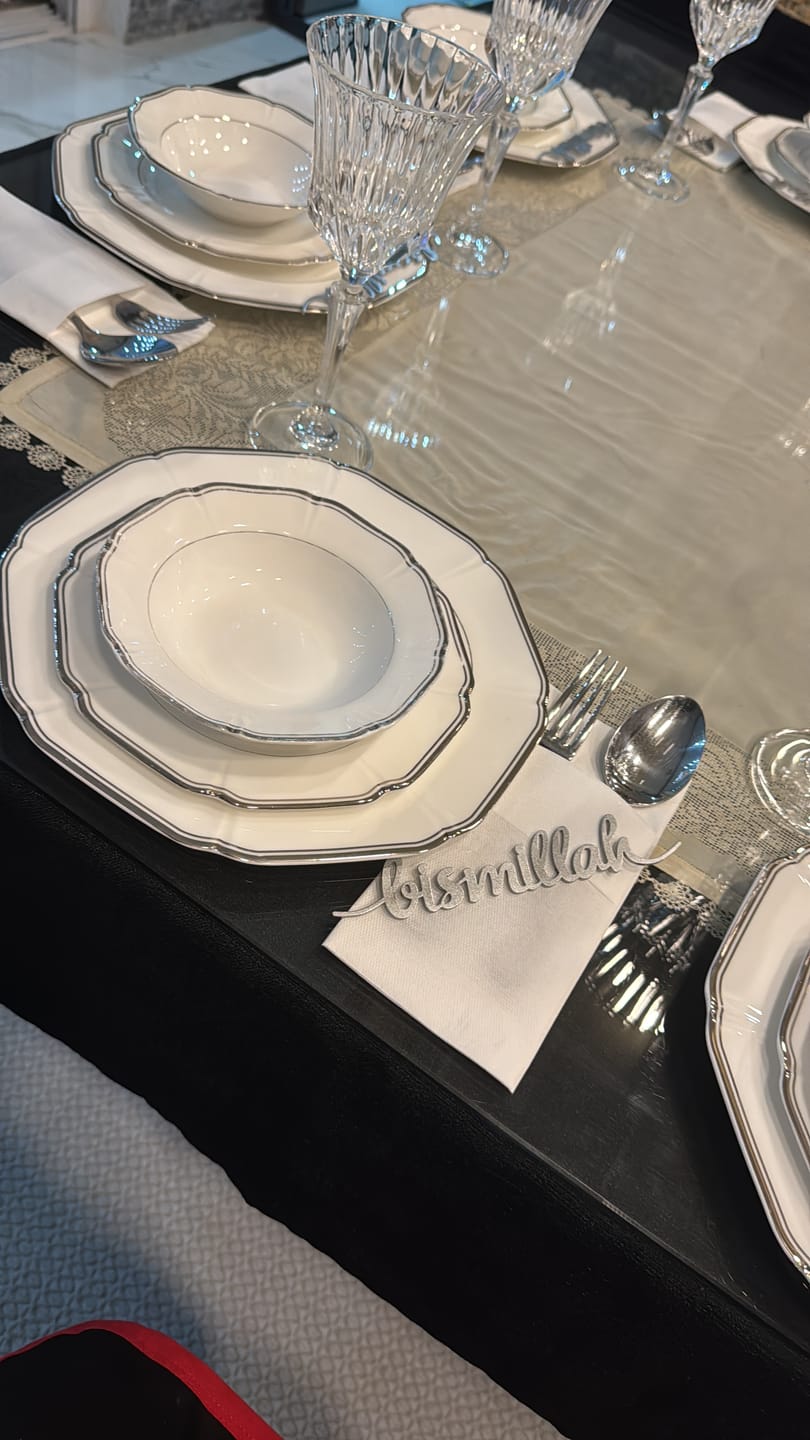 Bayıldım ben gümüş rengini aldım en kısa sürede gold ve siyah renkli ürünlerden de almayı düşünüyorum. Acaba peçete yüzüğü şekline getirilebilir mi böyle bir ürün ?