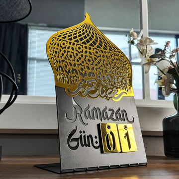Masaüstü Ramazan takvimi, kubbe ve Gün 01 sayı bloklarının yakın görünümü