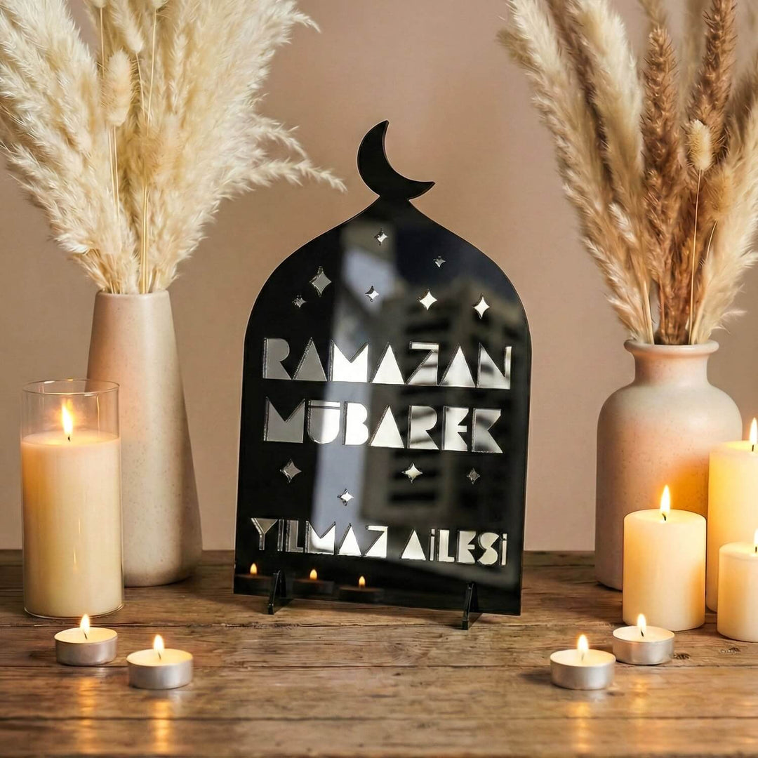 Kişiselleştirilebilir Aile İsimli Akrilik Masa Üstü Ramazan Dekoru