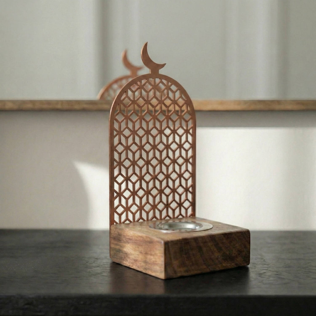 Geometrik Motifli Mihrap Tasarım Tütsülük – Ahşap Standlı Metal Dekor