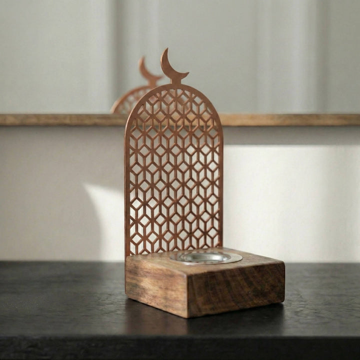 Geometrik Motifli Mihrap Tasarım Tütsülük – Ahşap Standlı Metal Dekor