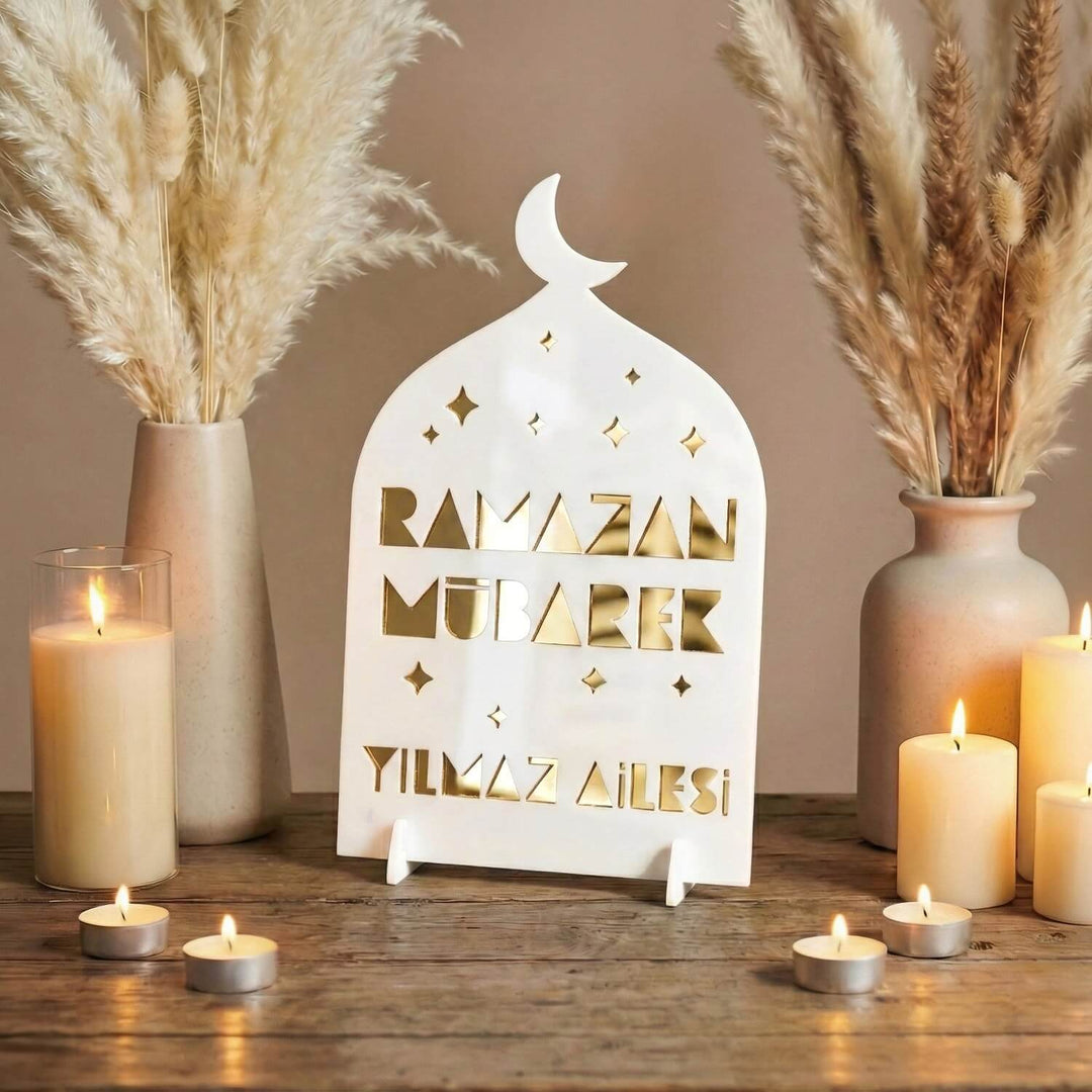 Kişiselleştirilebilir Aile İsimli Akrilik Masa Üstü Ramazan Dekoru