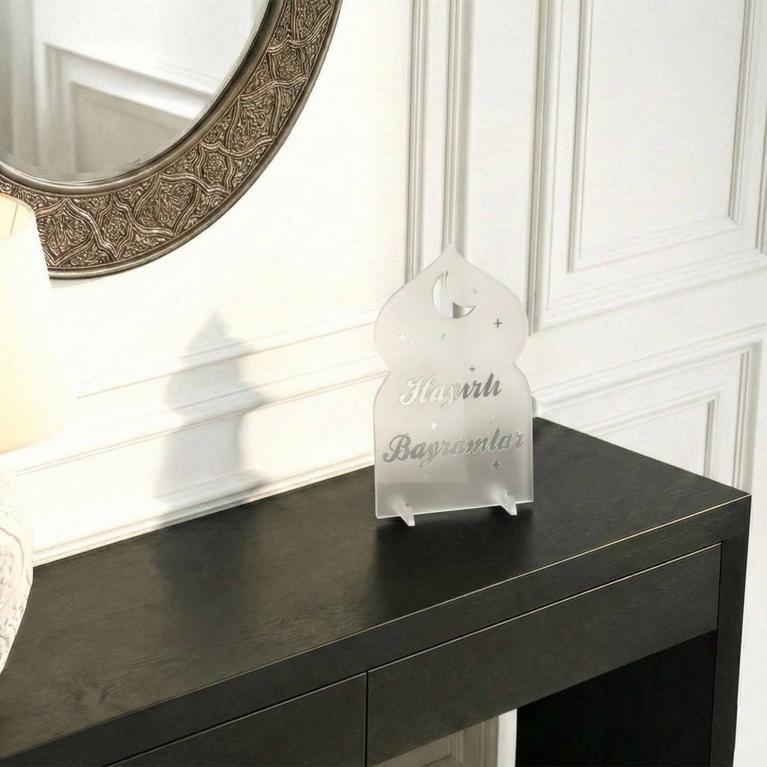 Hayırlı Bayramlar Yazılı Mihrap Formlu Akrilik Masa Üstü Dekor