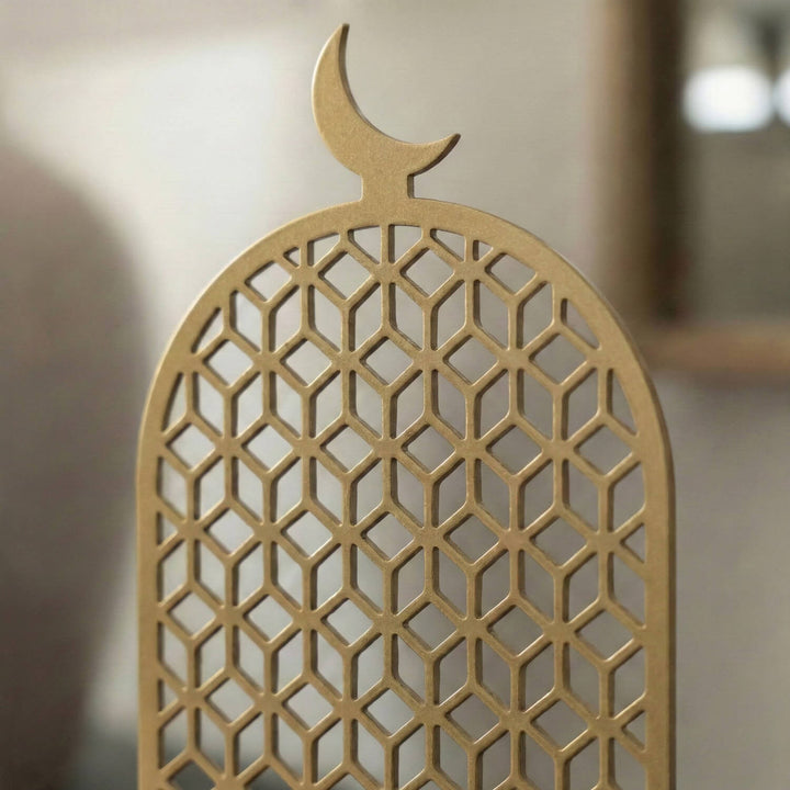 Geometrik Motifli Mihrap Tasarım Tütsülük – Ahşap Standlı Metal Dekor