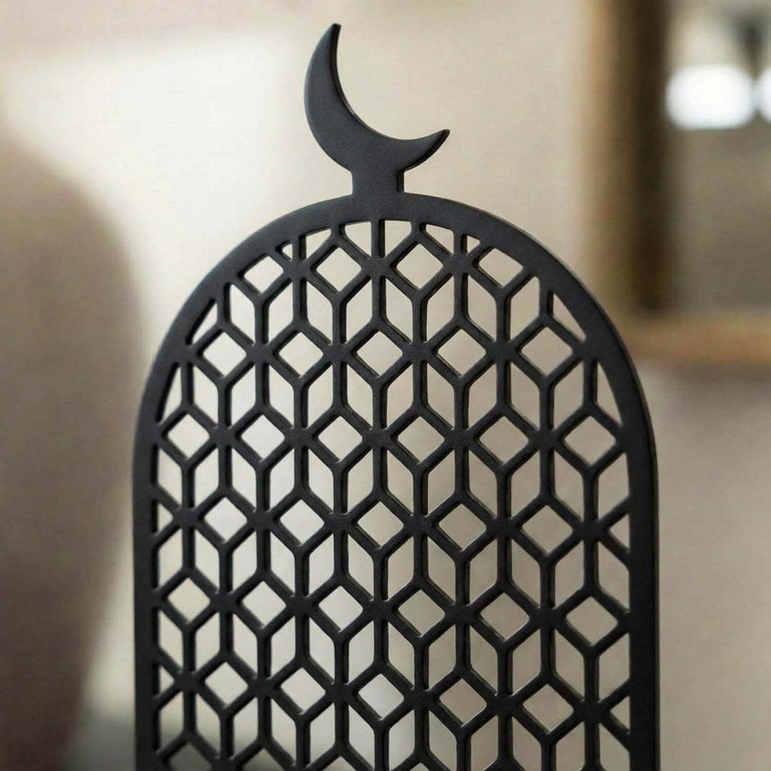 Geometrik Motifli Mihrap Tasarım Tütsülük – Ahşap Standlı Metal Dekor