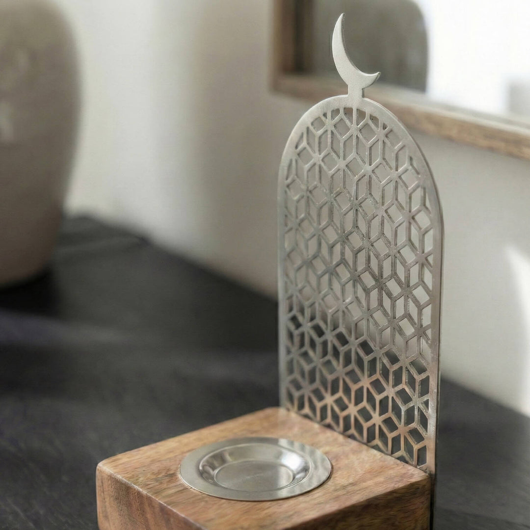 Geometrik Motifli Mihrap Tasarım Tütsülük – Ahşap Standlı Metal Dekor