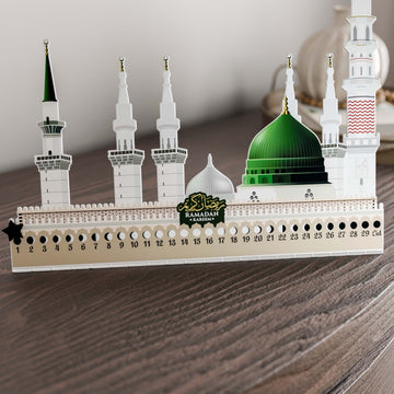 Mescid-i Nebevi tasarımlı Ramazan takvimi, yeşil kubbe, minareler ve numaralı gün delikleri