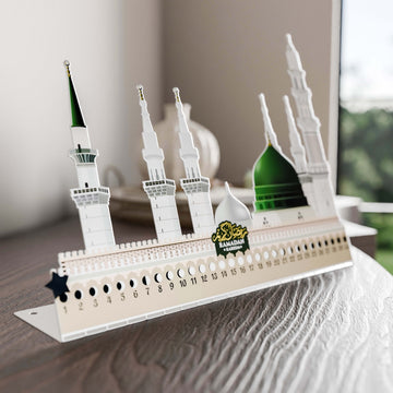 Mescid-i Nebevi Ramazan takviminde ilk gün işaretli yıldız ve minareler, açılı görünüm