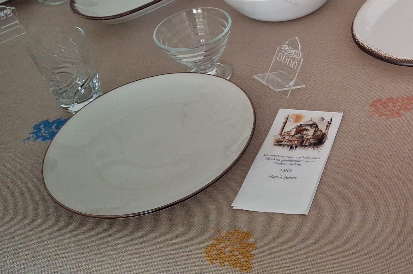 Hurmaların rahatını hiç bozmak istemiyoruz😊 ramazan sofralarımıza çok yakıştı nicelerine hakkıyla kavuşmak nasip olsun. Çok teşekkür ederim işiniz rast gitsin