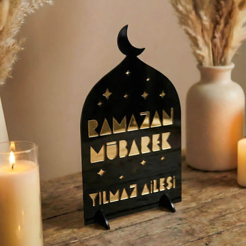 Aile İsimli Geometrik akrilik Ramazan masa üstü dekor, Dış Siyah iç Altın, Türkçe yazılı