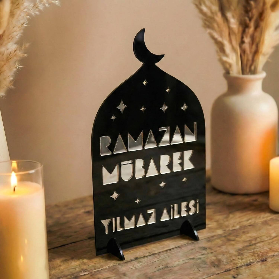 Aile İsimli Geometrik akrilik Ramazan masa üstü dekor, Dış Siyah iç Gümüş, Türkçe yazılı