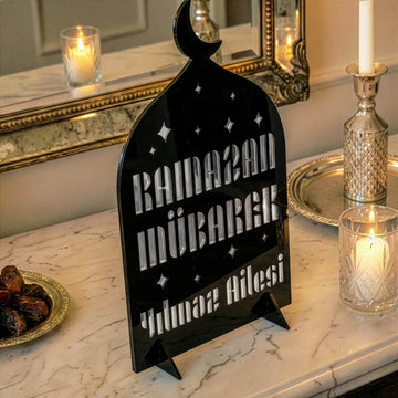 Aile İsimli Modern akrilik Ramazan masa üstü dekor, Dış Siyah iç Gümüş, Yılmaz Ailesi yazılı, mumluğun yanında