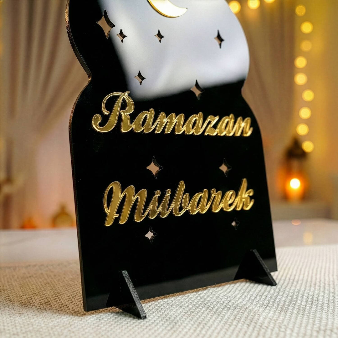 Ramazan Mübarek akrilik Ramazan masa üstü dekor, Siyah üzeri Altın, Türkçe yazılı, detay