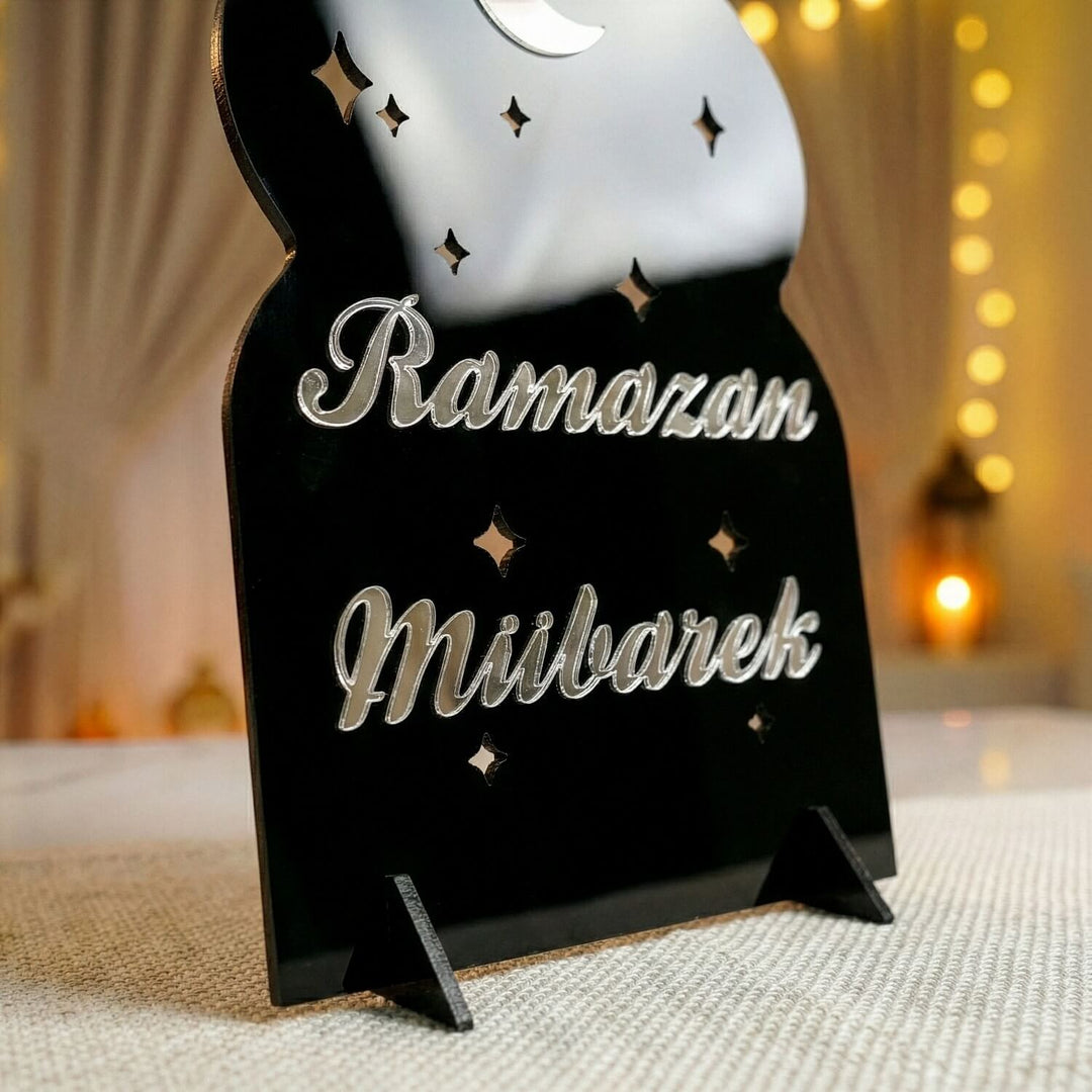 Ramazan Mübarek akrilik Ramazan masa üstü dekor, Siyah üzeri Gümüş, Türkçe yazılı, detay