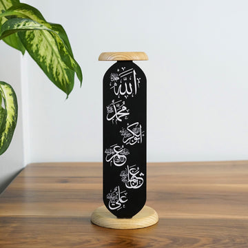 Allah, Muhammed ve Dört Halife isimleri yazılı siyah metal mumluk, üstte ahşap mum tablası, mumsuz