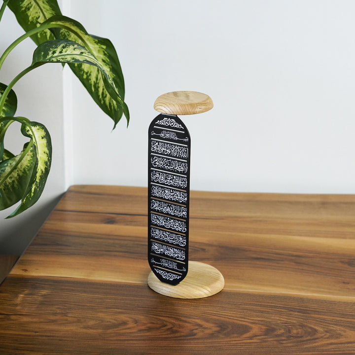 altta ve ustte ahsap mum koyma standi olan uv baski ile ayetel kursi yazan siyah dekoratif mumluk islamicwallartttr