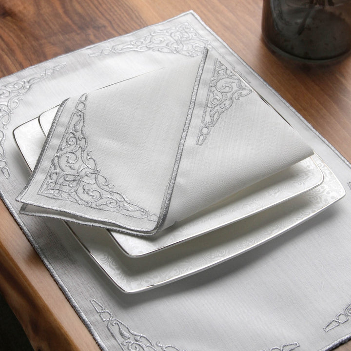 islamicwallart koleksiyonuna ait gumus nakisli yemek setinde amerikan servis ve pecete bulunmakta