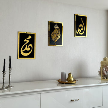 Siyah üzeri altın Besmele, Allah ve Muhammed üçlü akrilik tablo, duvarda şamdan ve mum ile