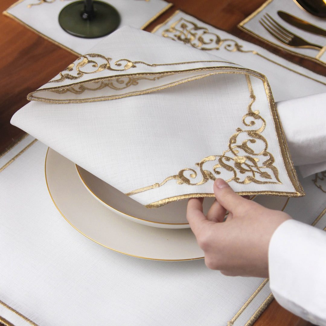 besmele islemeli ramazan sofra seti beyaz gardenya kumas uzerine altin nakis ile zariftir islamicwallarttr