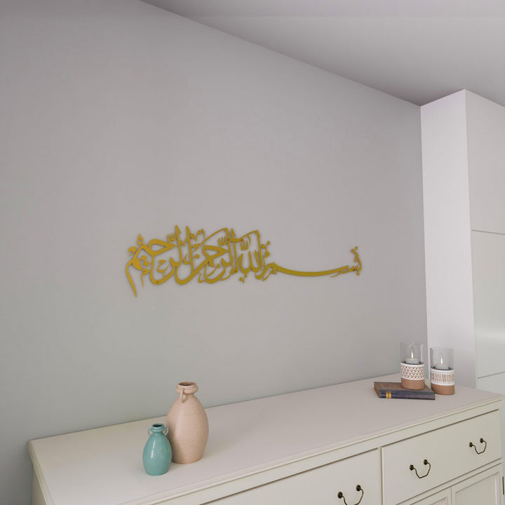 altin sarisi besmele metal tablo tasariminin salon duvarindaki durusu islamicwallart