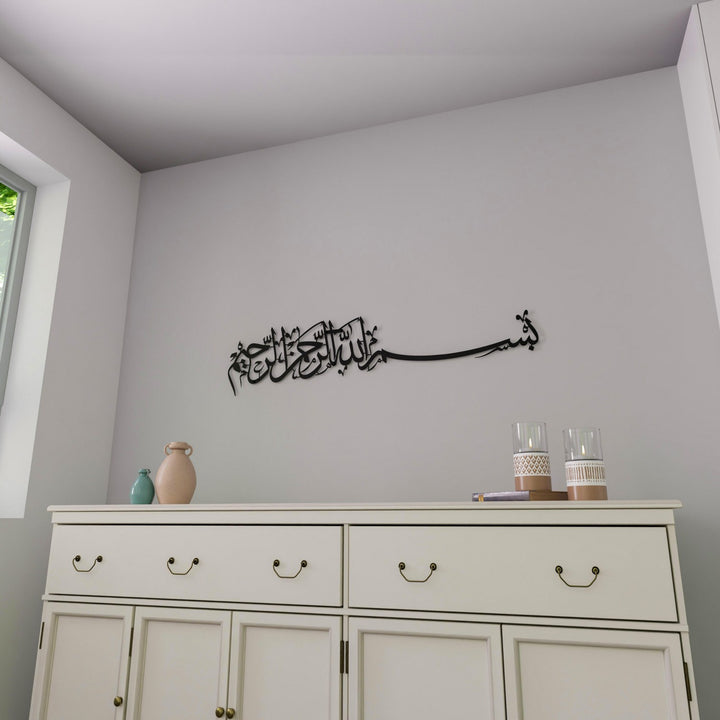 farkli acidan siyah besmele yazili metal tablo ve beyaz konsol islamicwallart