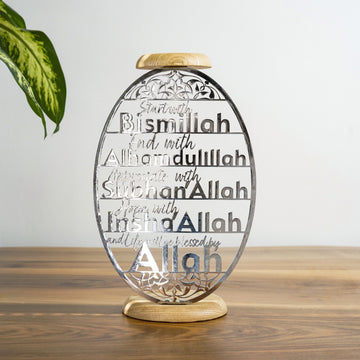 Parlak Gümüş oval metal mumluk, zikir yazılı, ahşap tabanlı ve ahşap mum tablalı, önden görünüm