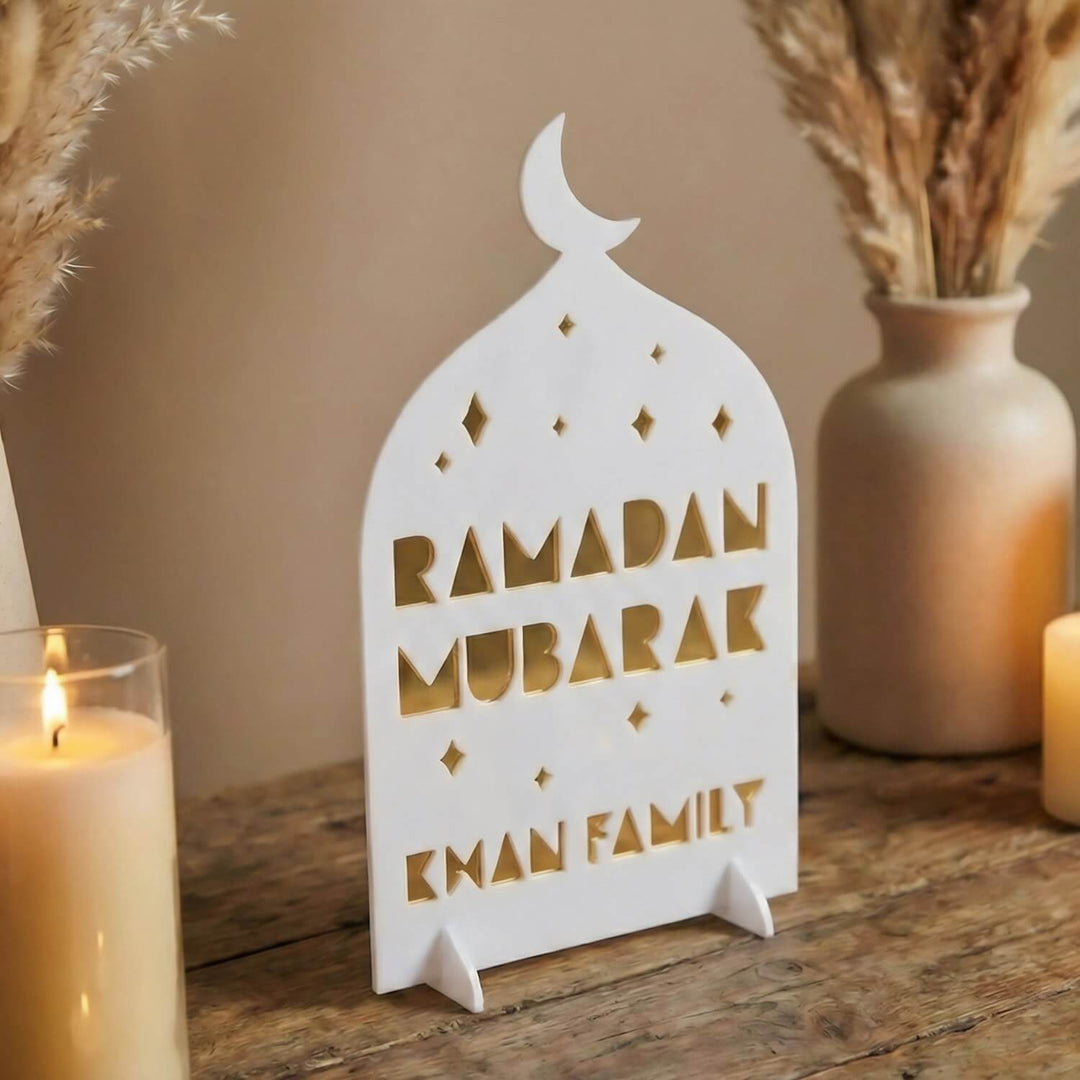 Kişiselleştirilebilir Aile İsimli Akrilik Masa Üstü Ramazan Dekoru