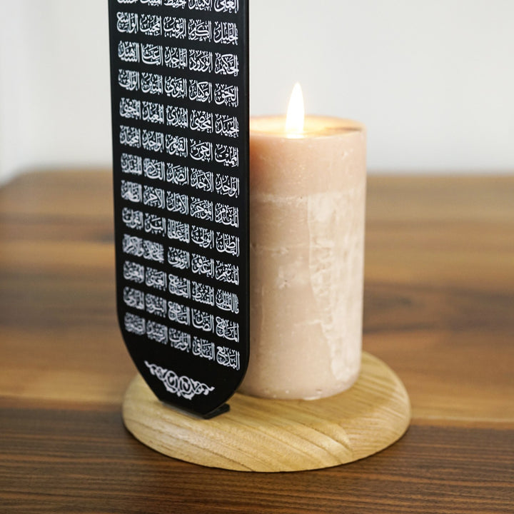 esmaul husna yazili mumlugun yakin cekim ile alt ahsap mum standi ve kaliteli beyaz uv baskisi dikkat cekiyor islamicwallarttr