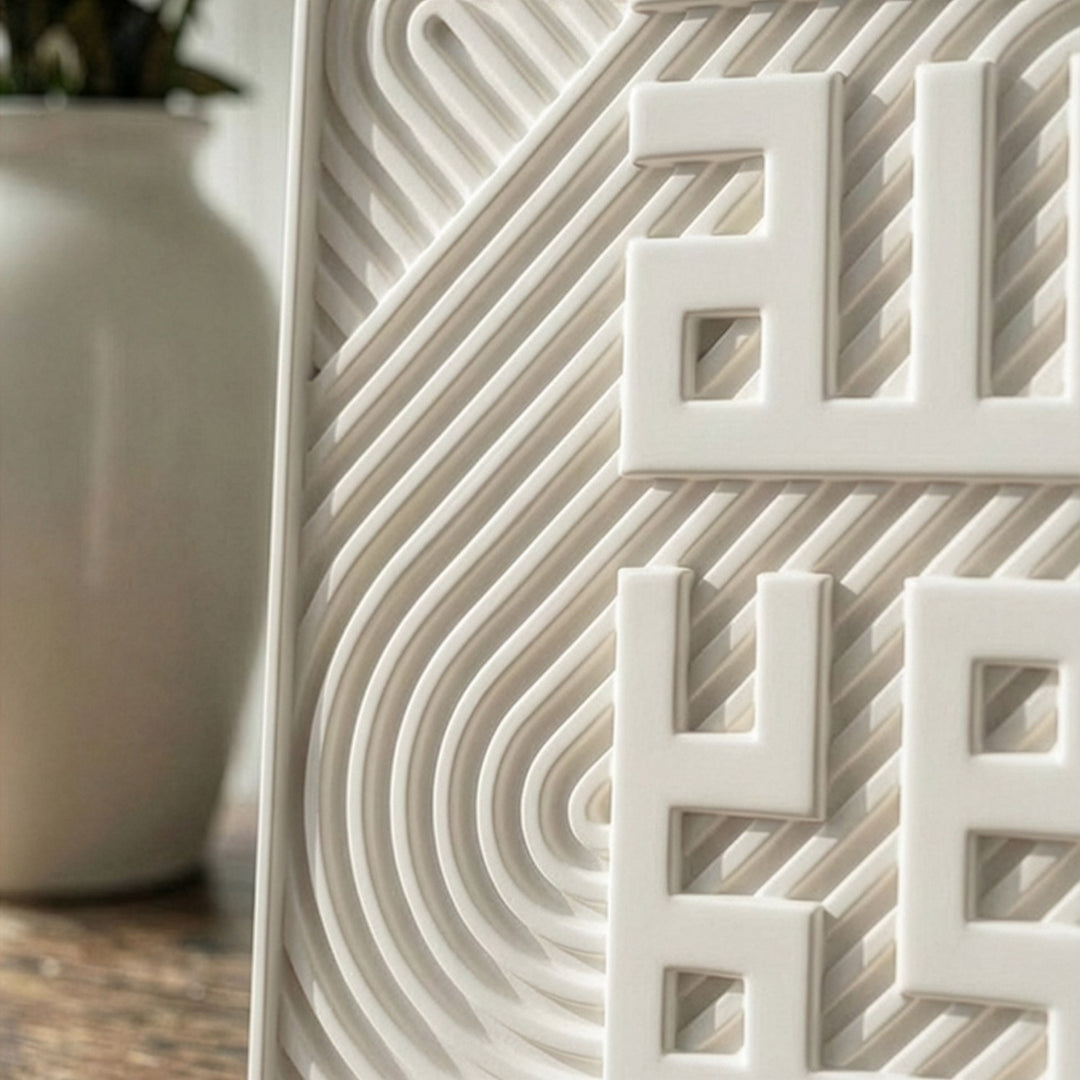 allah ve muhammed lafizli beyaz masaustu tas dekorun yakin cekim ile ince isciligi one cikiyor islamicwallarttr