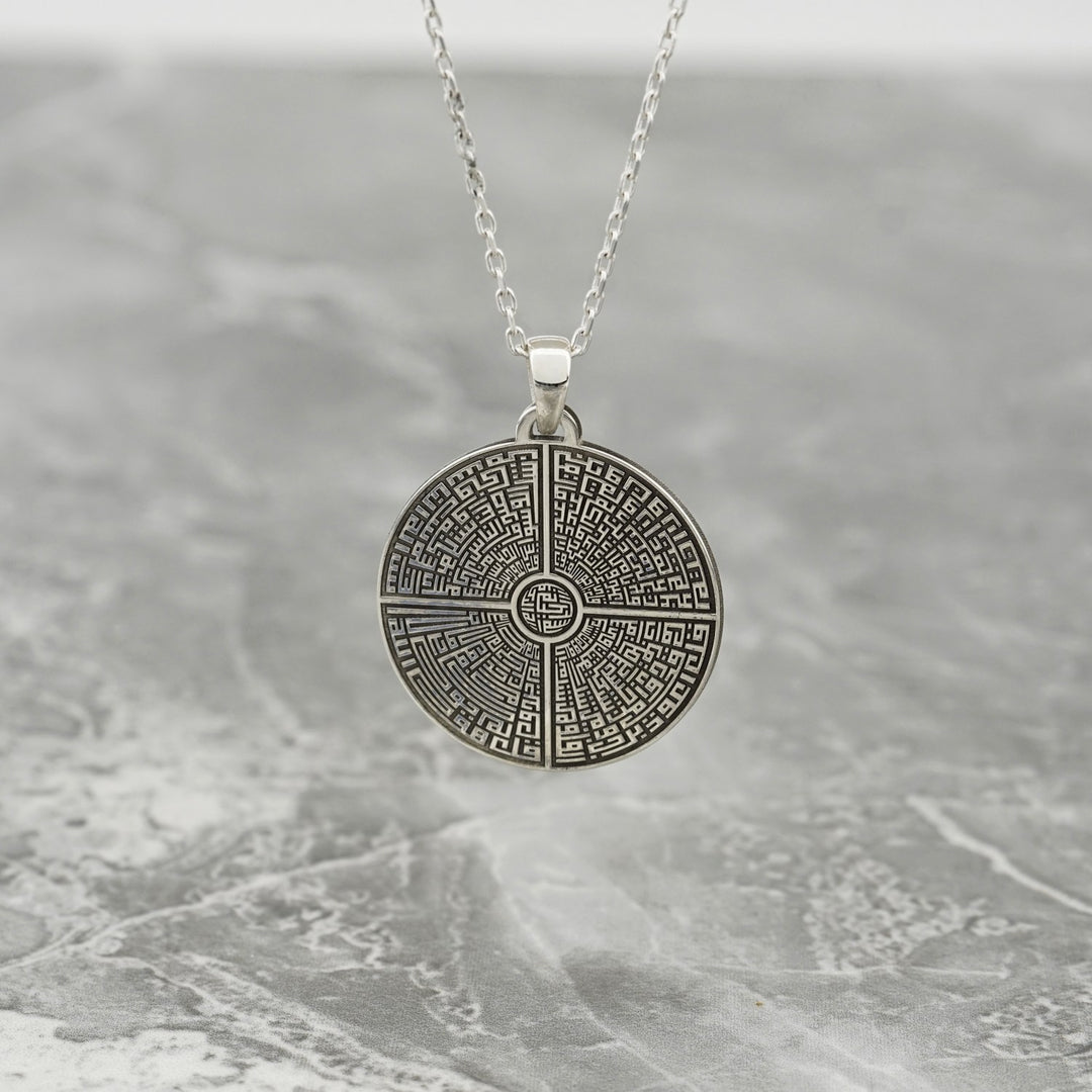 kufi hat ile felak nas ihlas kafirun 4 kul suresi ile besmele yazan zarif yuvarlak gumus kolye islamicwallart