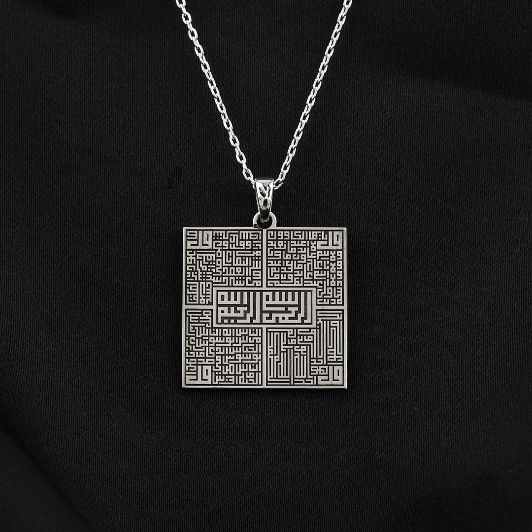 felak nas ihlas kafirun sureleri ile besmele yazili kare sekilli kufi hat zincirli gumus kolye islamicwallarttr