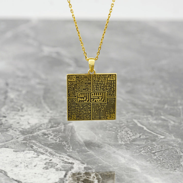 felak nas ihlas kafirun yazili ortasinda besmele bulunan altin kaplama gumus kolye islamicwallart