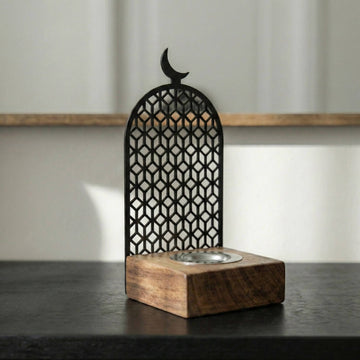 Geometrik desenli siyah metal tütsülük ve ahşap stand, tütsü yakılmamış ön görünüm