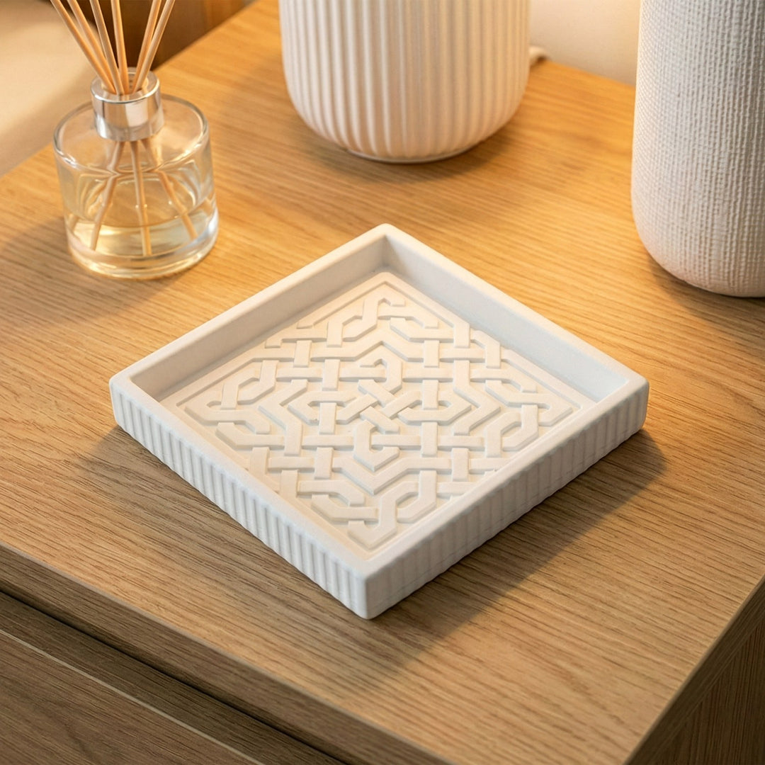 geometrik gecme desenli islami el yapimi beyaz tas tozu tabak islamicwallarttr 