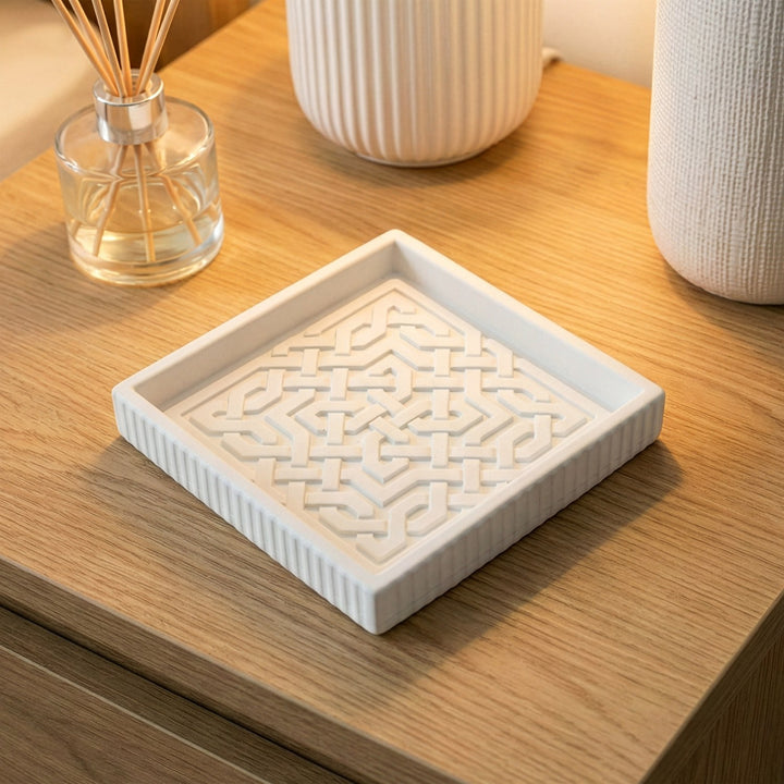 geometrik gecme desenli islami el yapimi beyaz tas tozu tabak islamicwallarttr 