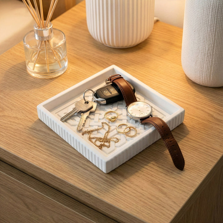 geometrik gecme desenli islami el yapimi tas tozu tabak komodin uzerinde estetik ve fonksiyonel islamicwallarttr