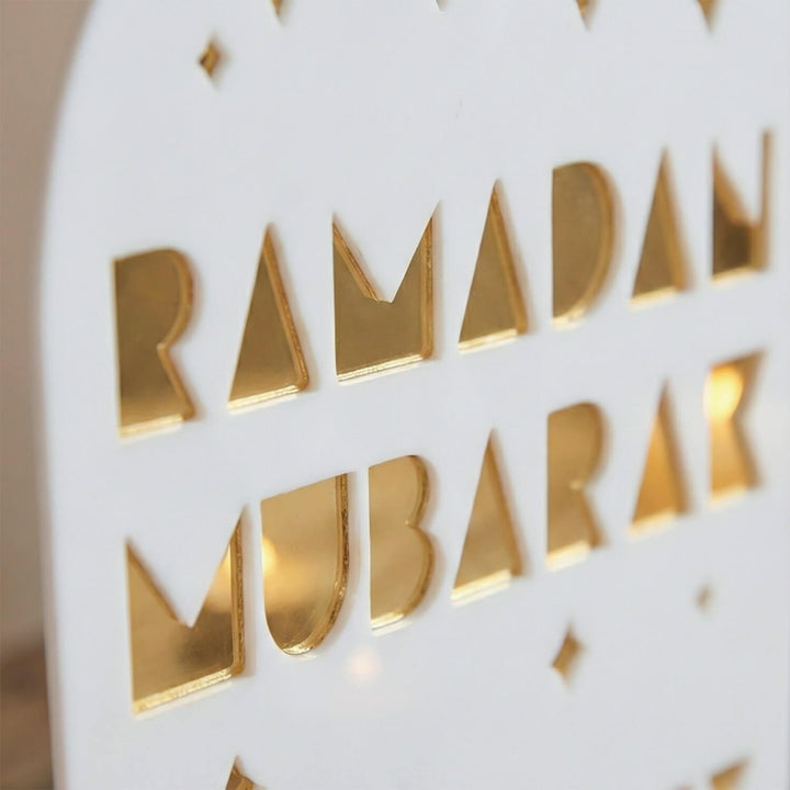 Kişiselleştirilebilir Aile İsimli Akrilik Masa Üstü Ramazan Dekoru