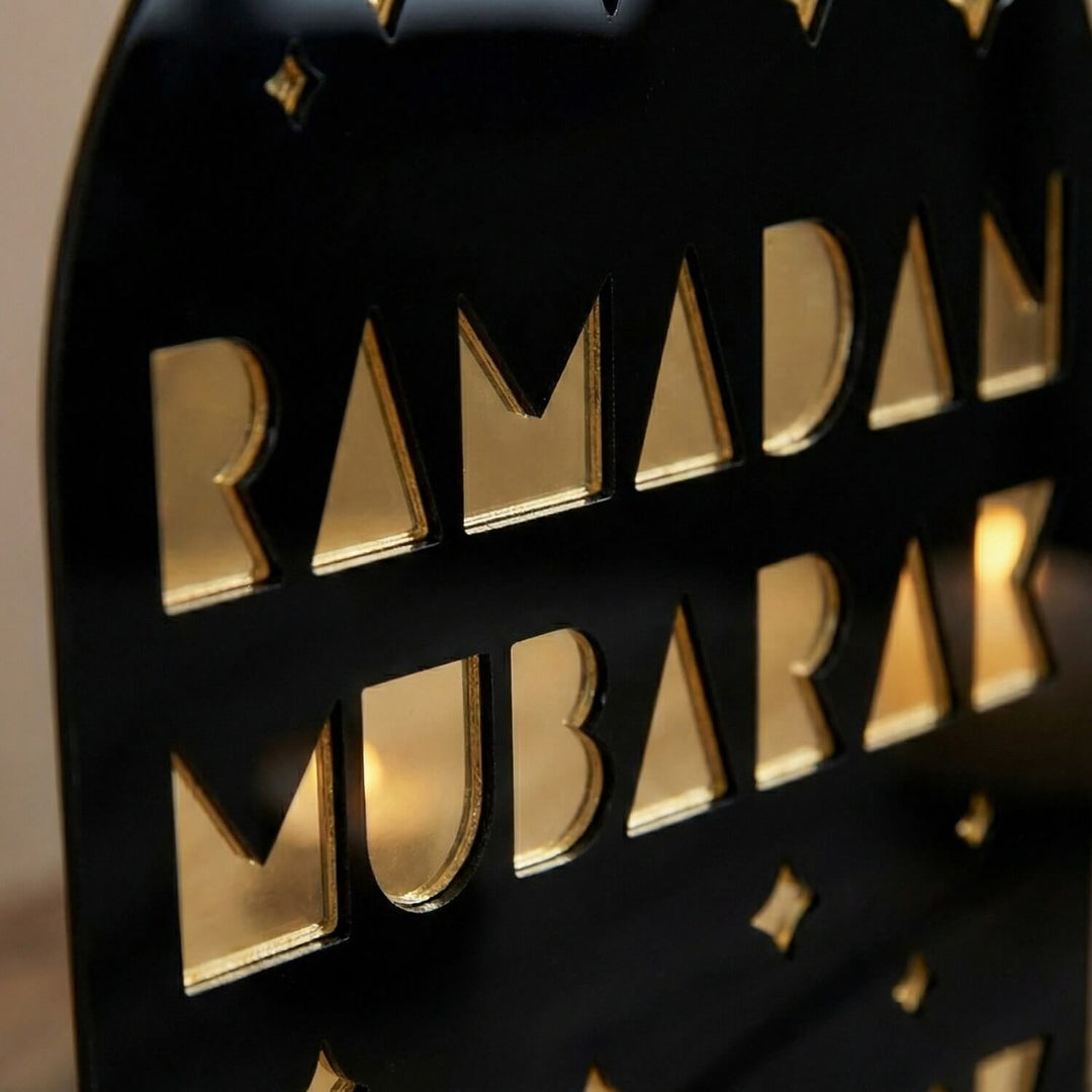 Kişiselleştirilebilir Aile İsimli Akrilik Masa Üstü Ramazan Dekoru