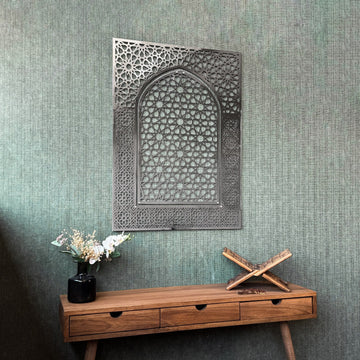 gumus-renk-geometrik-desenli-mihrap-metal-islami-ev-dekorasyonu-islamicwallart