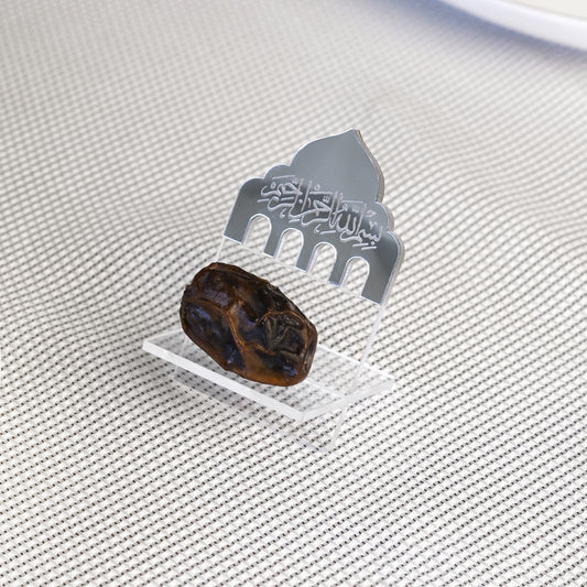 kubbe-sekilli-altin-renk-hurmalik-modern-ramazan-sofralari-icin-dekoratif-hurma-standi-islamicwallarttr