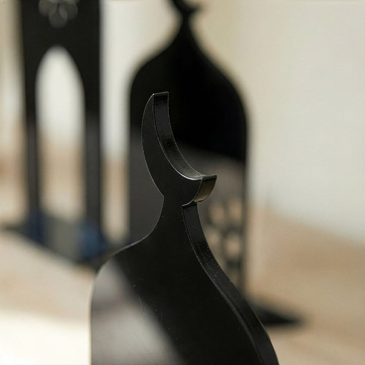 islami siyah akrilik masaustu cami siluetli dekorun hilalinin yakindan gorunumu islamicwallarttr